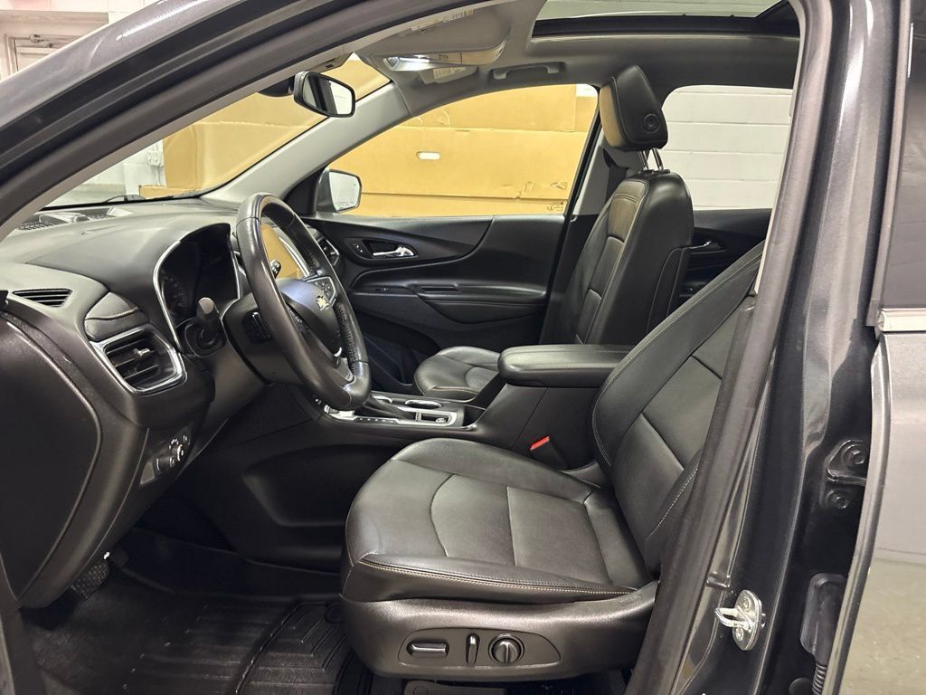 Used 2021 Chevrolet Equinox Premier AWD/4WD image 16
