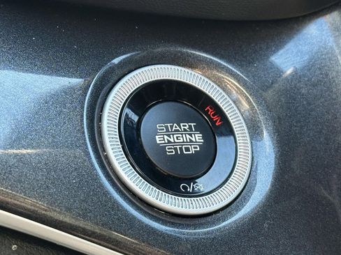 Used 2022 Jeep Grand Cherokee L Laredo image 18