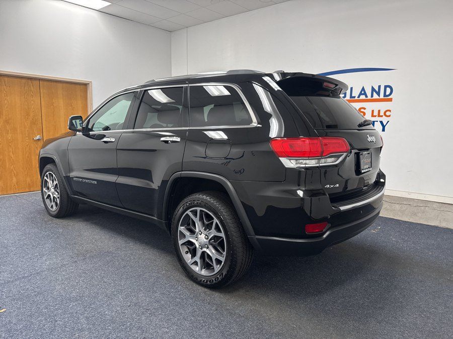 Used 2018 Jeep Grand Cherokee Laredo AWD/4WD image 2