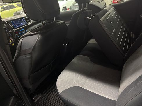 Used 2021 Toyota Tacoma TRD Off-Road image 10