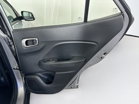 Used 2025 Hyundai Venue SEL FWD image 29