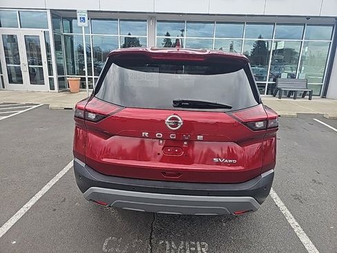Used 2021 Nissan Rogue SV image 3