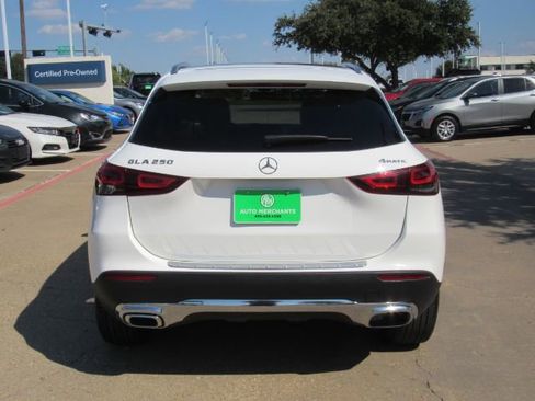 Used 2022 Mercedes-Benz GLA 250 4MATIC w/ Premium Package Lite image 7