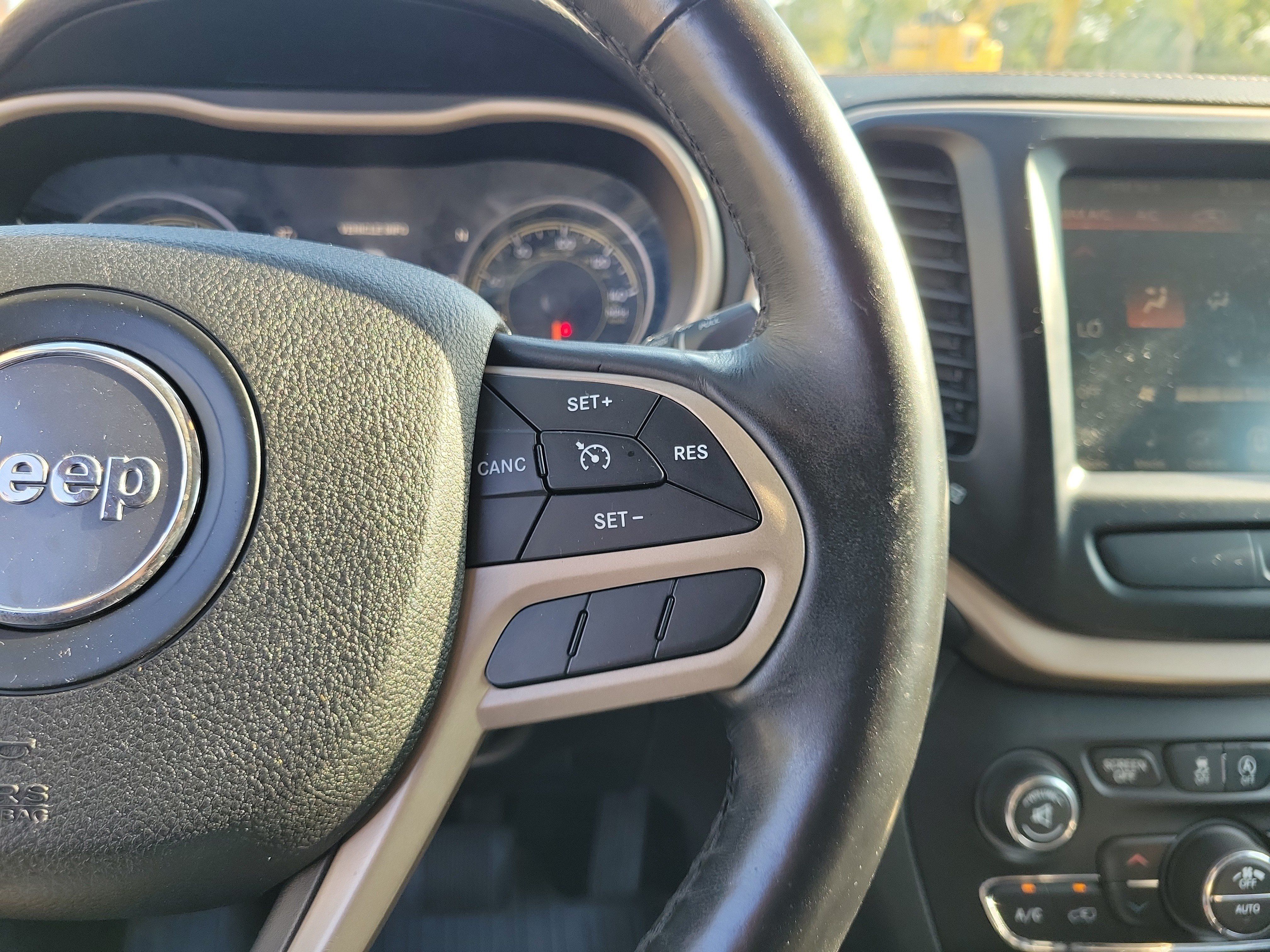 Used 2017 Jeep Cherokee Limited AWD/4WD image 23