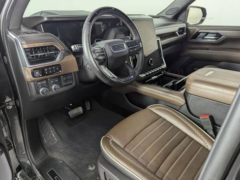 Used 2025 GMC Yukon Denali Ultimate image 12