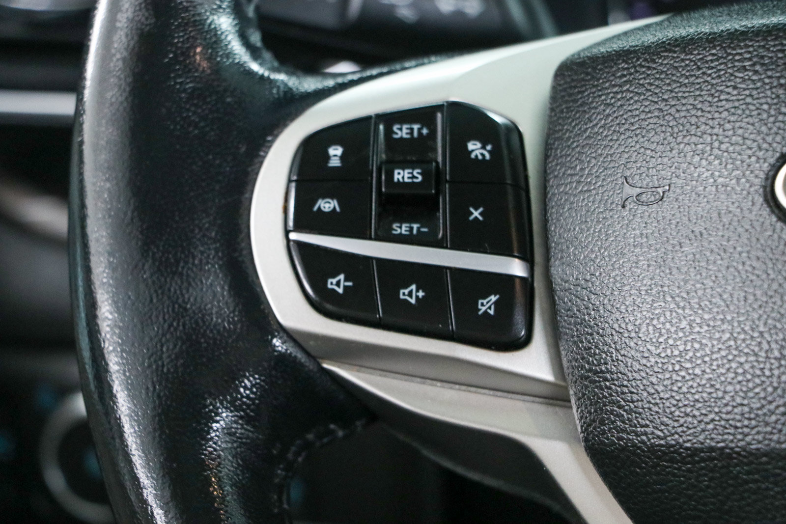 Used 2022 Ford Explorer Limited w/ Equipment Group 301A RWD image 13