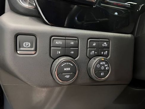 Used 2025 Chevrolet Silverado 1500 LTZ AWD/4WD image 21