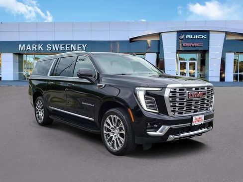 Used 2025 GMC Yukon XL Denali AWD/4WD image 3