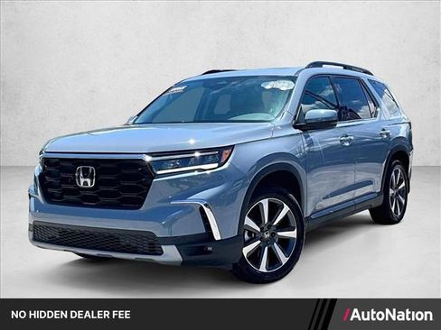 Used 2025 Honda Pilot Touring image 1