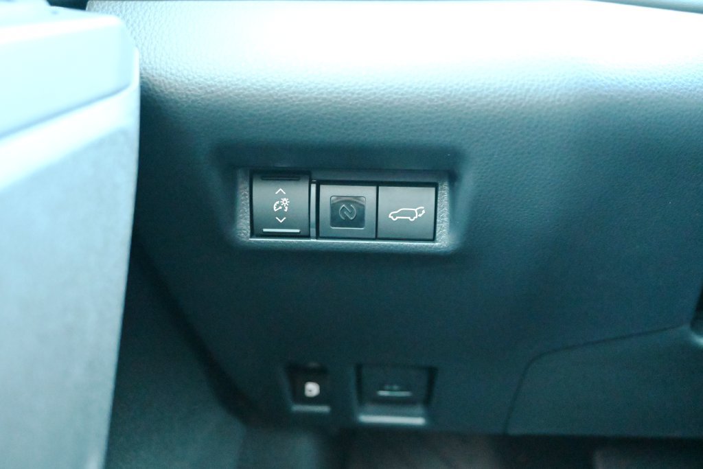 New 2026 Toyota RAV4 XSE AWD/4WD image 31