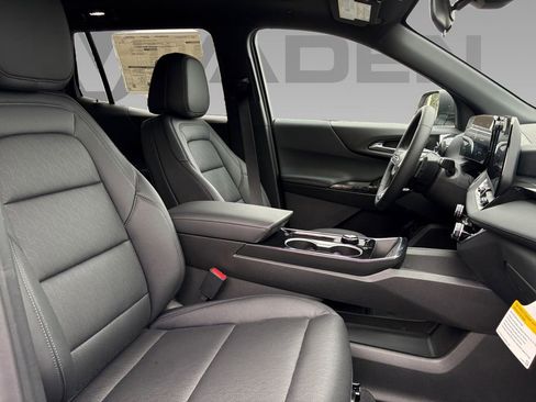 New 2026 Chevrolet Equinox LT w/ Convenience Package II image 9