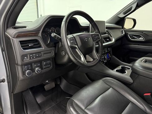 Used 2021 Chevrolet Suburban Z71 w/ Z71 Signature Package AWD/4WD image 8