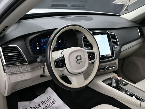 Used 2023 Volvo XC90 T8 Plus w/ Protection Package Premier image 17