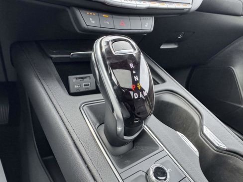 Certified 2022 Cadillac XT4 Luxury w/ Cold Weather Package image 18