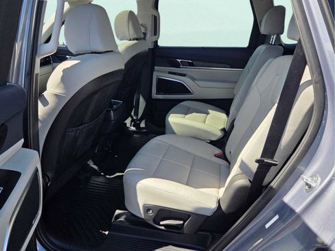 Used 2024 Kia Telluride SX w/ Towing Package image 9