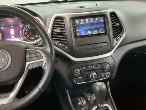 Used 2015 Jeep Cherokee Trailhawk w/ Comfort/Convenience Group image 12