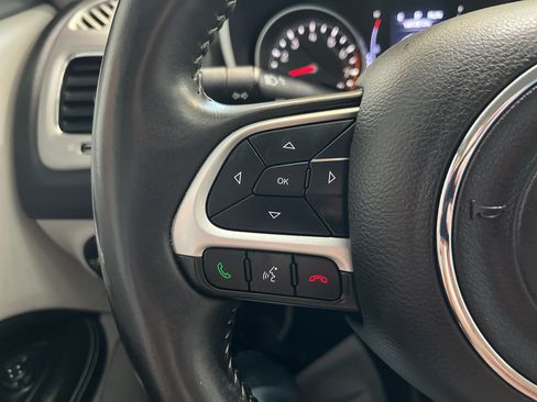 Used 2019 Jeep Compass Latitude FWD image 17