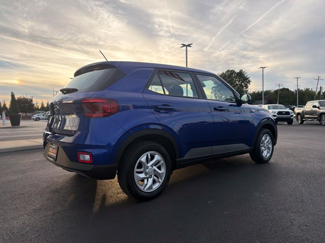 Used 2023 Hyundai Venue SE w/ Cargo Package FWD image 7