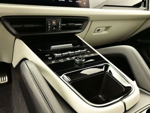Certified 2025 Porsche Cayenne S AWD/4WD image 11