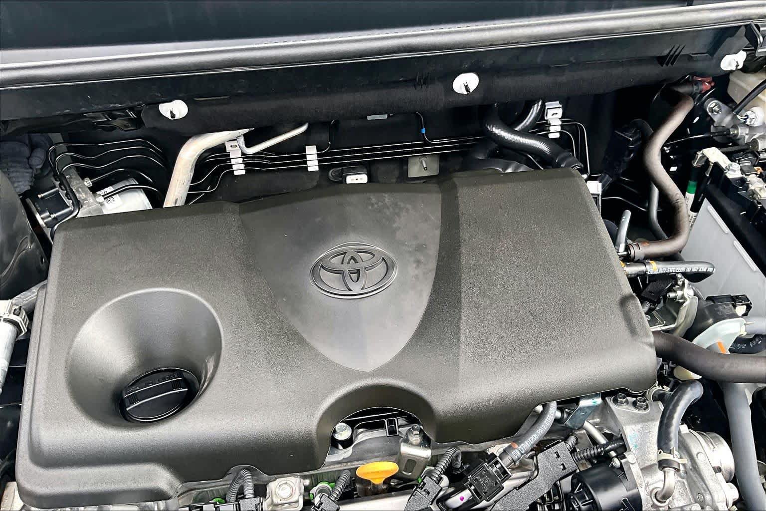 Used 2025 Toyota RAV4 LE AWD/4WD image 32