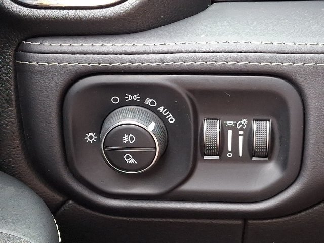Used 2025 RAM 3500 Limited AWD/4WD image 30