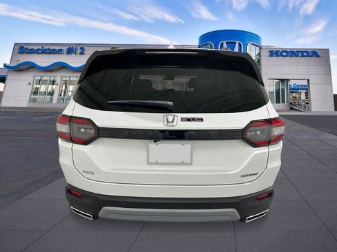 New 2025 Honda Pilot Touring image 4