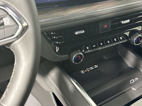 New 2026 Chevrolet Suburban LT w/ Comfort Package image 19