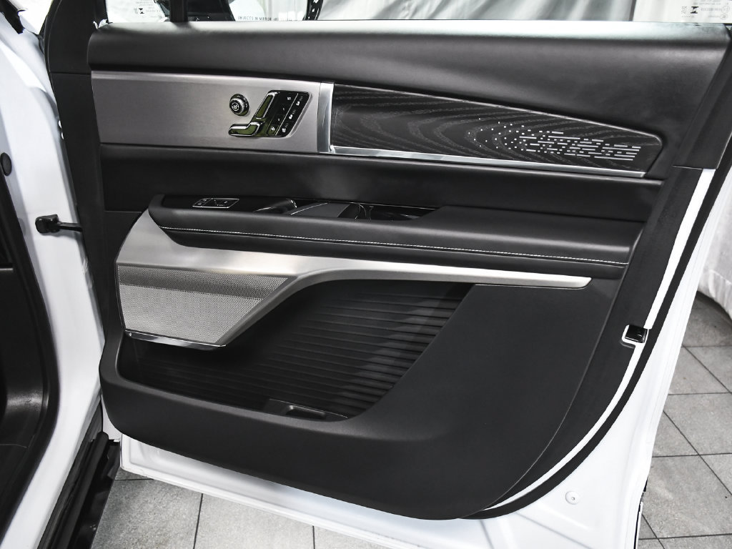 Used 2026 Cadillac Vistiq Platinum w/ LPO, Floor Liner Package AWD/4WD image 15