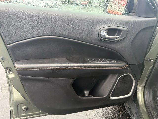 Used 2019 Jeep Compass Limited AWD/4WD image 10