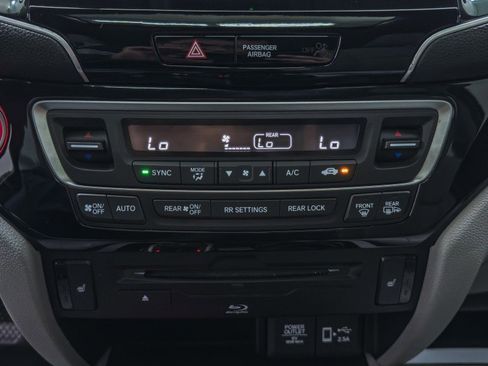 Used 2021 Honda Pilot Touring image 38