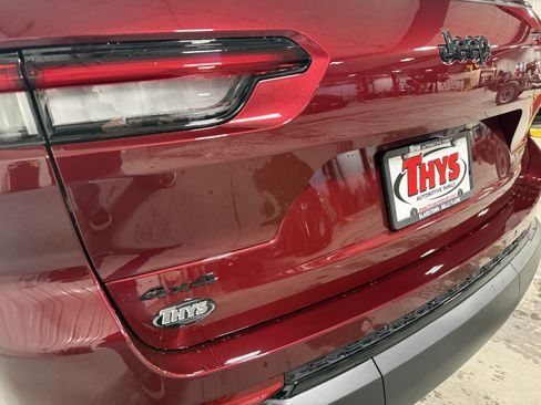 New 2025 Jeep Grand Cherokee L Laredo image 5