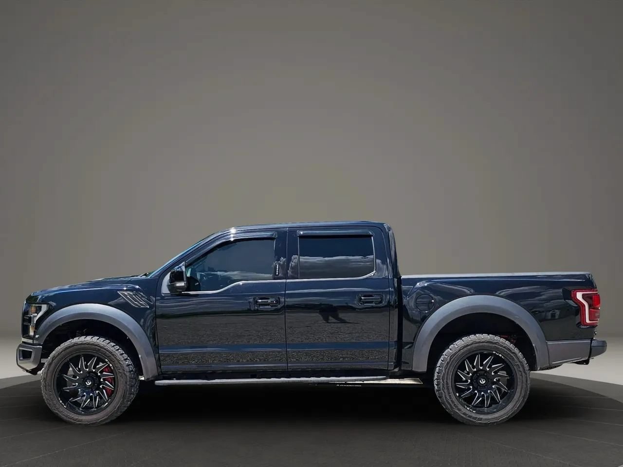 Used 2019 Ford F150 Raptor w/ Equipment Group 802A Luxury AWD/4WD image 6
