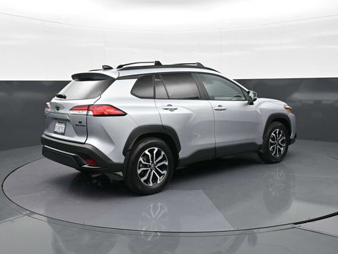 Used 2025 Toyota Corolla Cross AWD Hybrid w/ Moonroof Package image 5