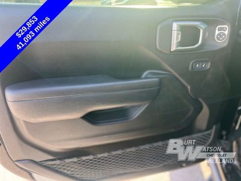 Used 2022 Jeep Gladiator Willys image 11