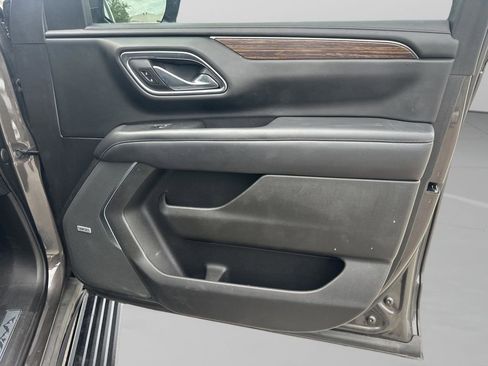 Used 2021 Chevrolet Suburban High Country RWD image 13