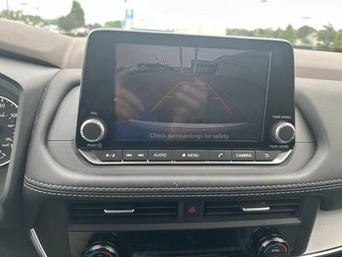 Used 2023 Nissan Rogue SV AWD/4WD image 13