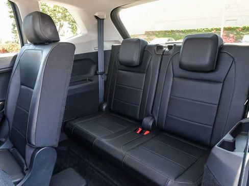 Used 2020 Volkswagen Tiguan SE w/ Panoramic Sunroof Package FWD image 19