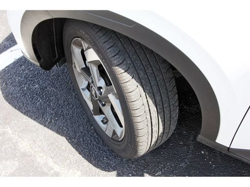 Certified 2025 Hyundai Venue SEL FWD image 35