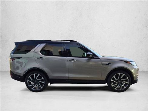 Used 2024 Land Rover Discovery Dynamic SE AWD/4WD image 4