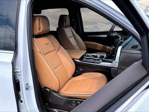 Used 2026 Cadillac Escalade ESV Luxury w/ Touring Package AWD/4WD image 30