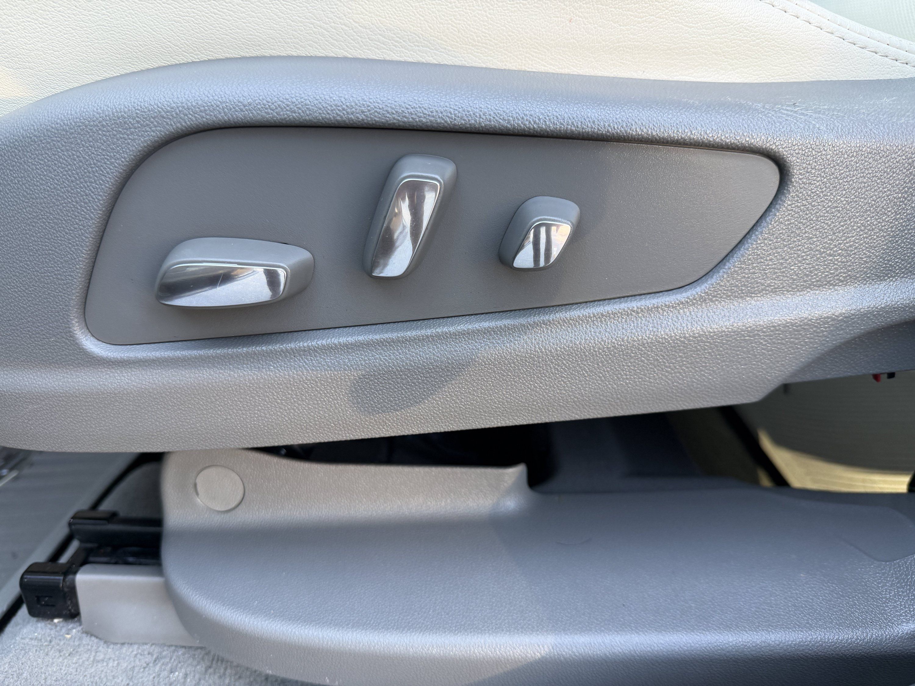 Used 2024 Cadillac XT6 Premium Luxury w/ LPO, Floor Liner Package AWD/4WD image 33