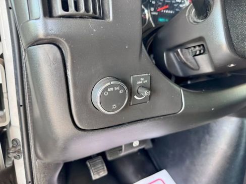 Used 2015 Chevrolet Express 2500 image 16