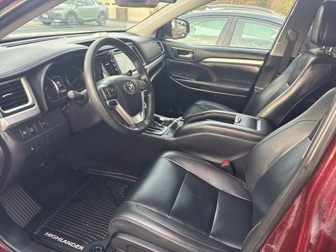 Used 2019 Toyota Highlander XLE image 9