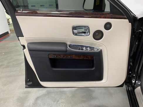 Used 2016 Rolls-Royce Ghost image 36