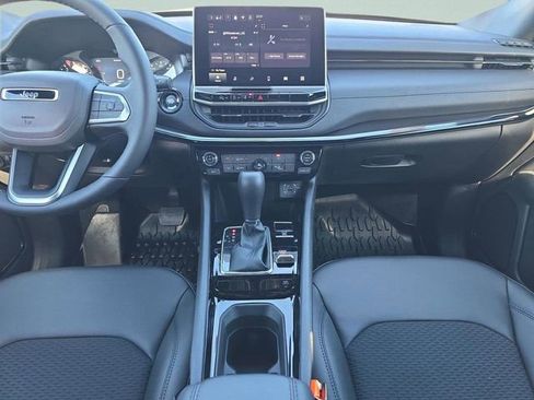 New 2026 Jeep Compass Latitude image 9