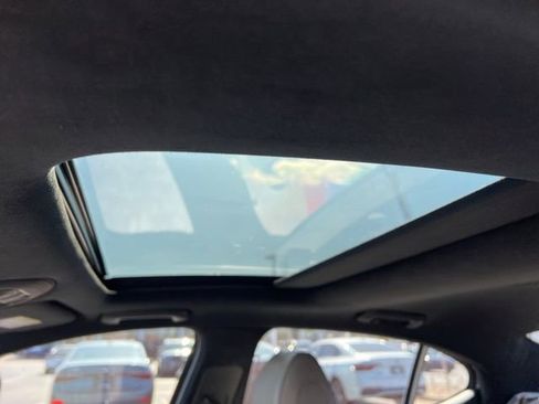 Used 2022 Genesis G70 3.3T w/ Sport Prestige Package image 27