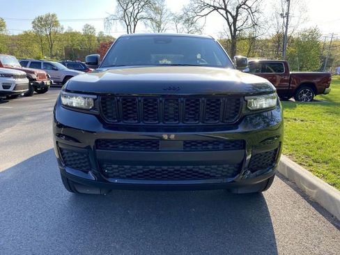 Used 2023 Jeep Grand Cherokee L Laredo AWD/4WD image 2