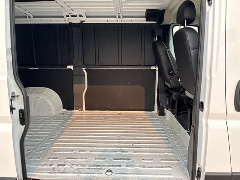 Used 2025 RAM ProMaster 2500 w/ Convenience Group FWD image 28