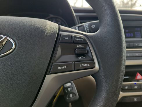 Used 2017 Hyundai Elantra SE image 21