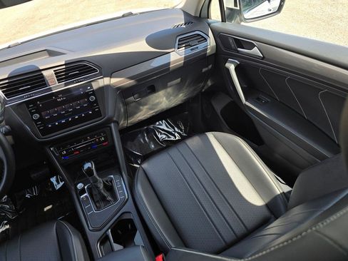 Used 2024 Volkswagen Tiguan SE FWD image 35